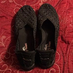 Sketchers memory foam shoes